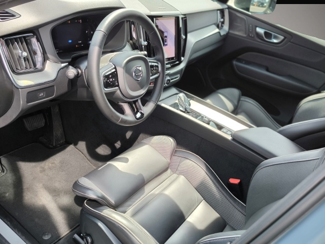 Bild 4 Volvo XC60 Plus Dark AWD B5 Benzin EU6d Allrad Leder d