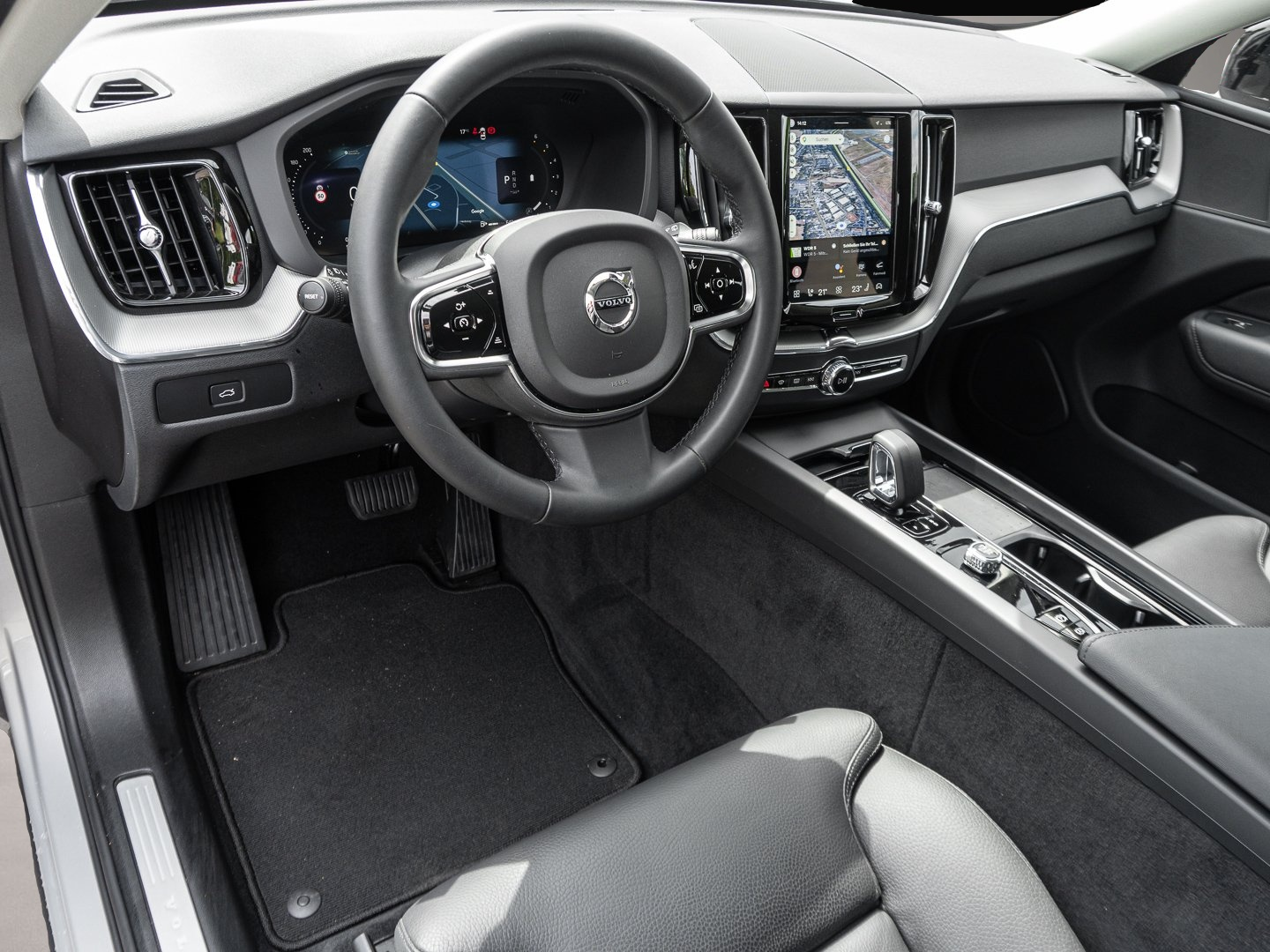Bild 7 Volvo XC60 B4 2WD Plus Dark LED