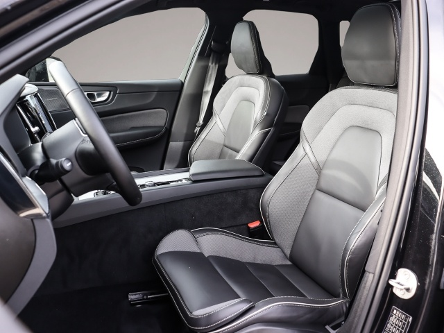 Bild 6 Volvo XC60 Plus Dark Recharge Plug-In Hybrid AWD T8 Tw