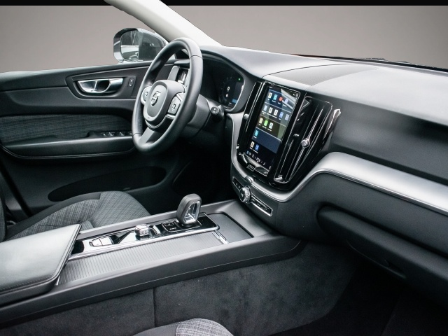 Bild 3 Volvo XC60 Momentum Pro 2WD B4 Diesel EU6d Digitales C