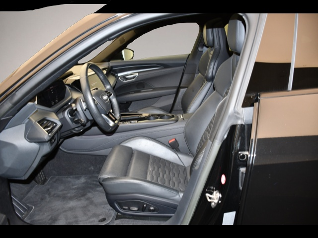 Fotografie 3 des Audi e-tron GT quattro Pano/Tempo/Einparkhi