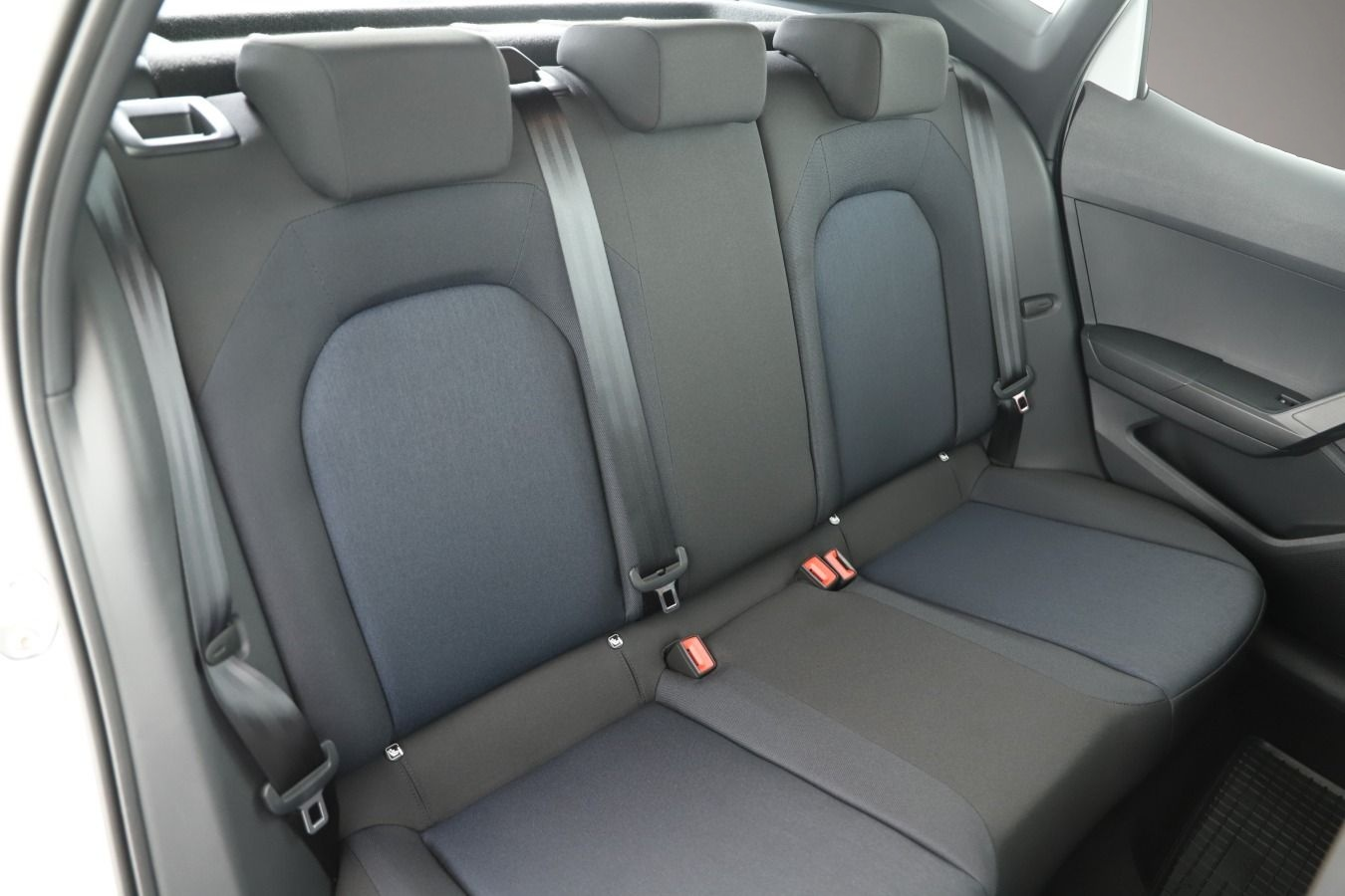 Bild 5 Seat Arona 1.0 TSI DSG FR LED/Navi