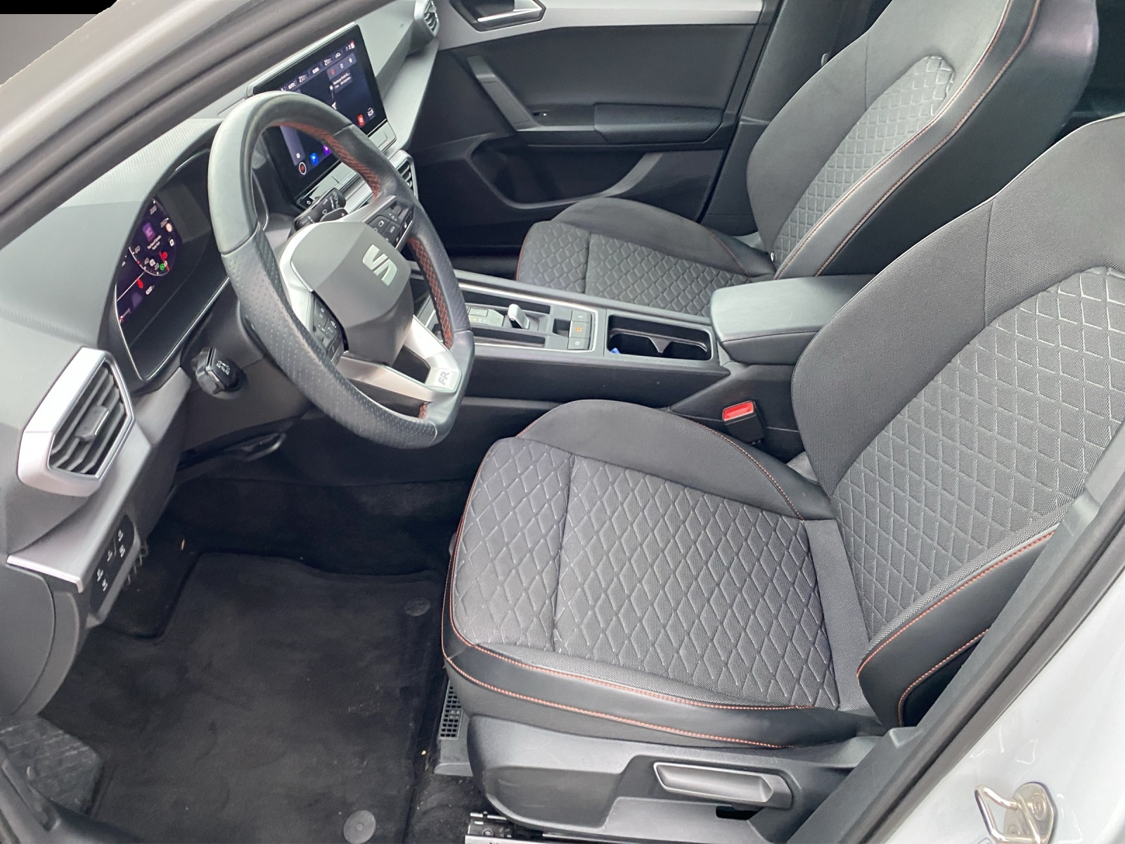 Bild 6 Seat Leon Sportstourer 1.5 eTSI DSG FR LED NAVI BEATS