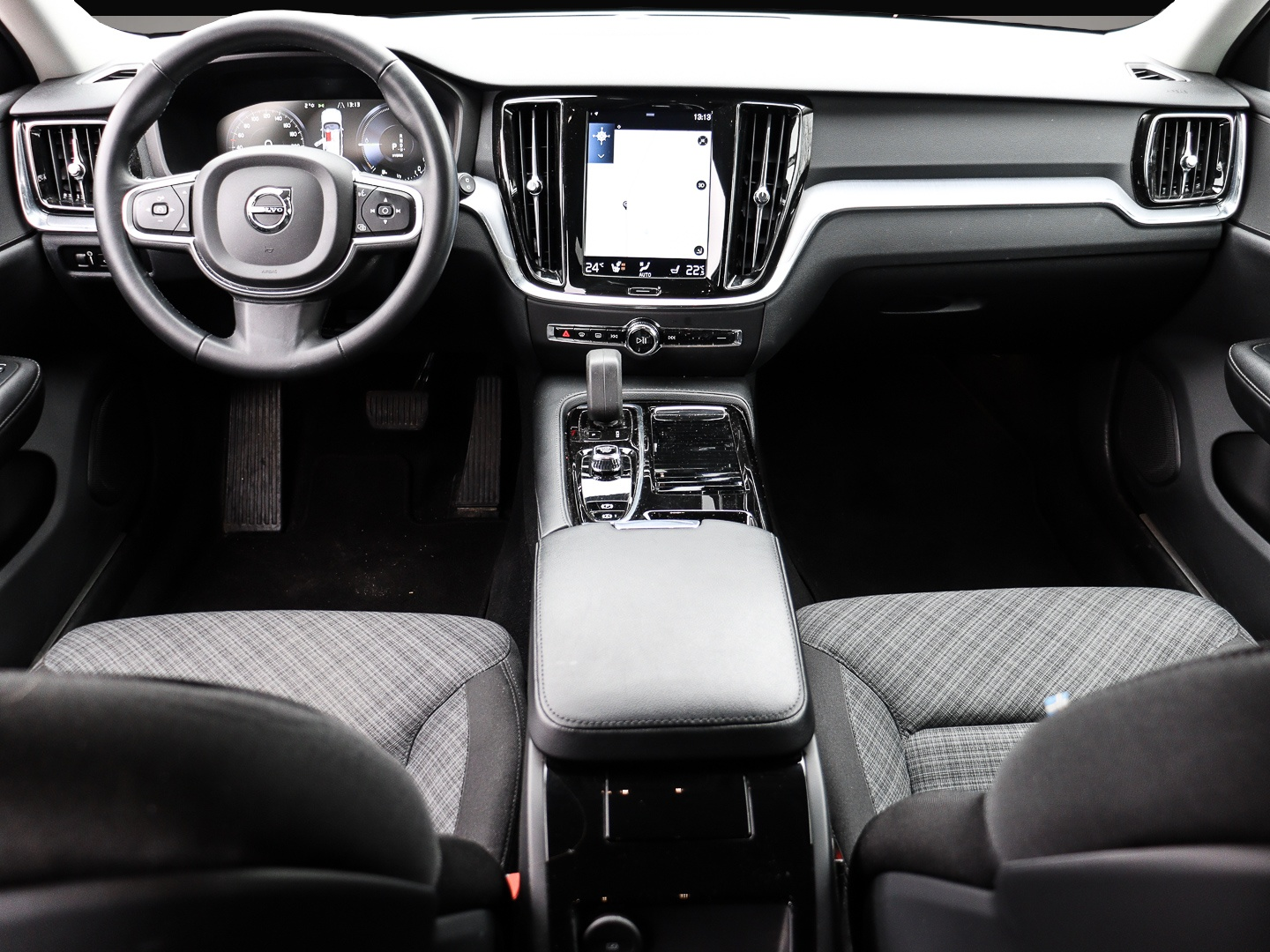 Bild 4 Volvo V60 Kombi Core Recharge Plug-In Hybrid AWD T6 Tw