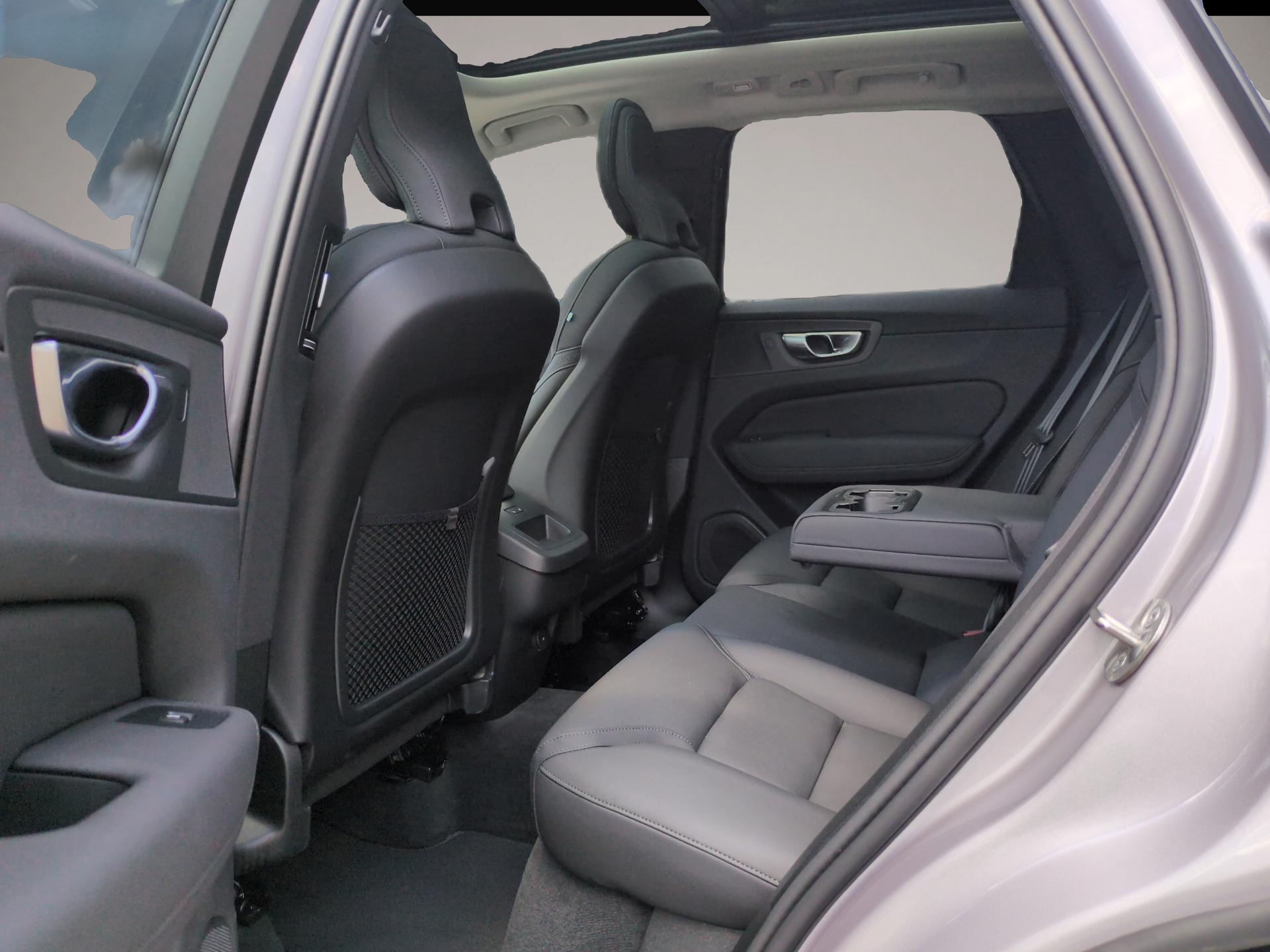Bild 7 Volvo XC60 B5 (Benzin) Plus Dark AWD Automatik Bluetoo