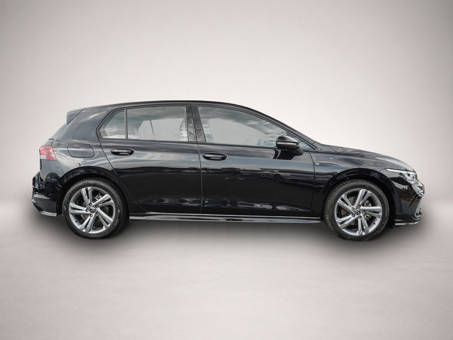 Bild 4 Volkswagen Golf 1.5 eTSI DSG R-Line NAVI ALU SPORTFAHRWERK