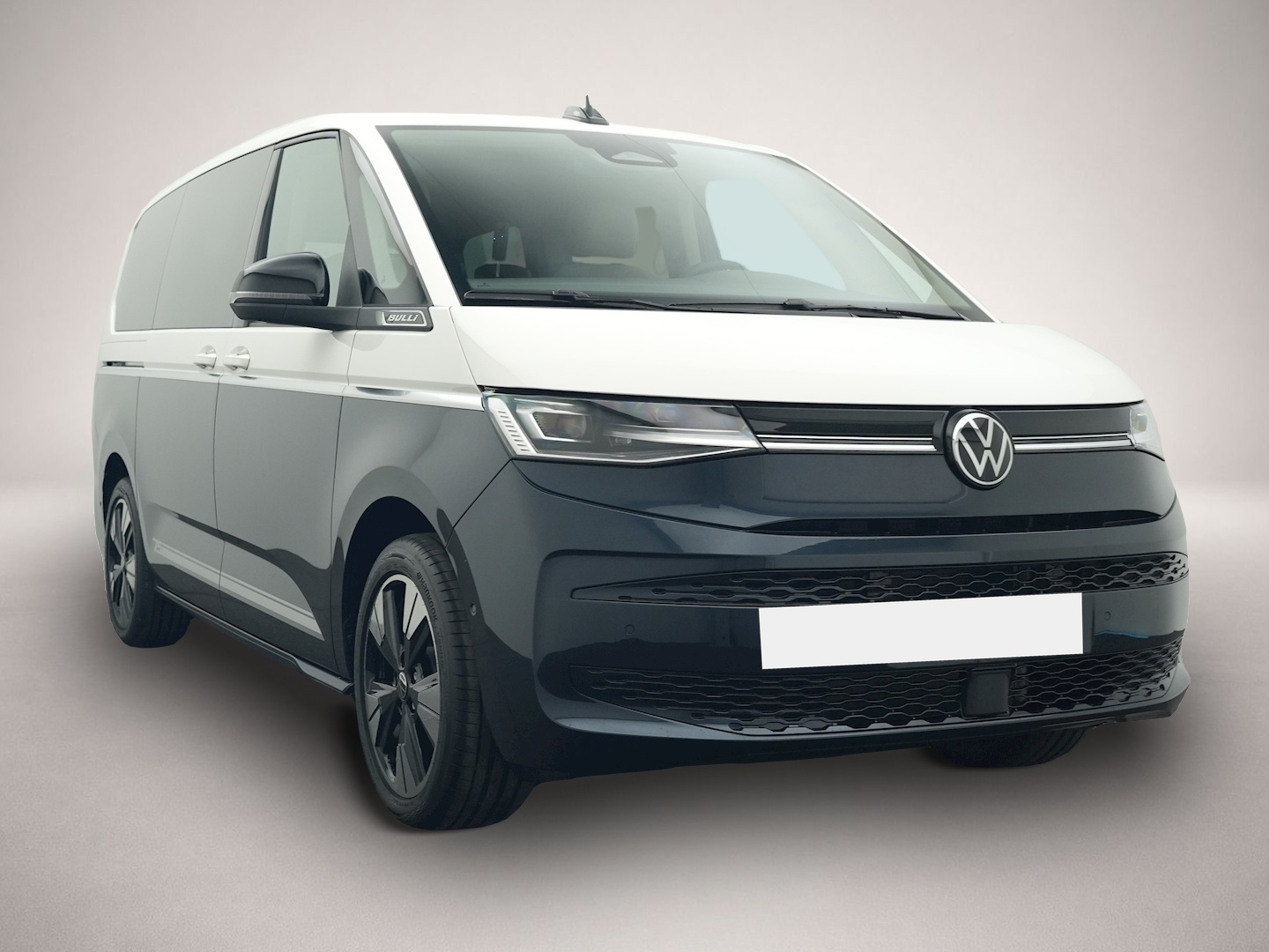 Fotografie des Volkswagen T7 Multivan 75 Jahre BULLI 5-J-GAR ALU 19 AHK L