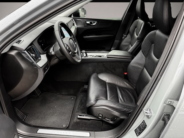 Bild 6 Volvo XC60 Plus Dark 2WD AHK Digitales Cockpit Memory