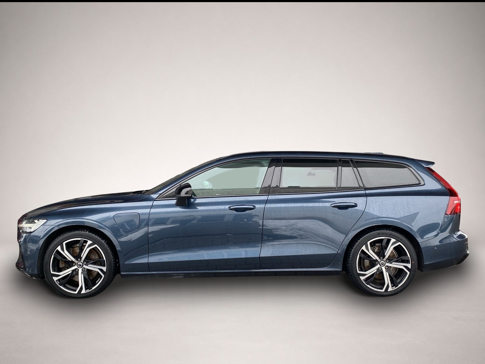 Bild 2 Volvo V60 T8 Plus Dark AWD*AHK*4xSHZ*WiPa*360°*