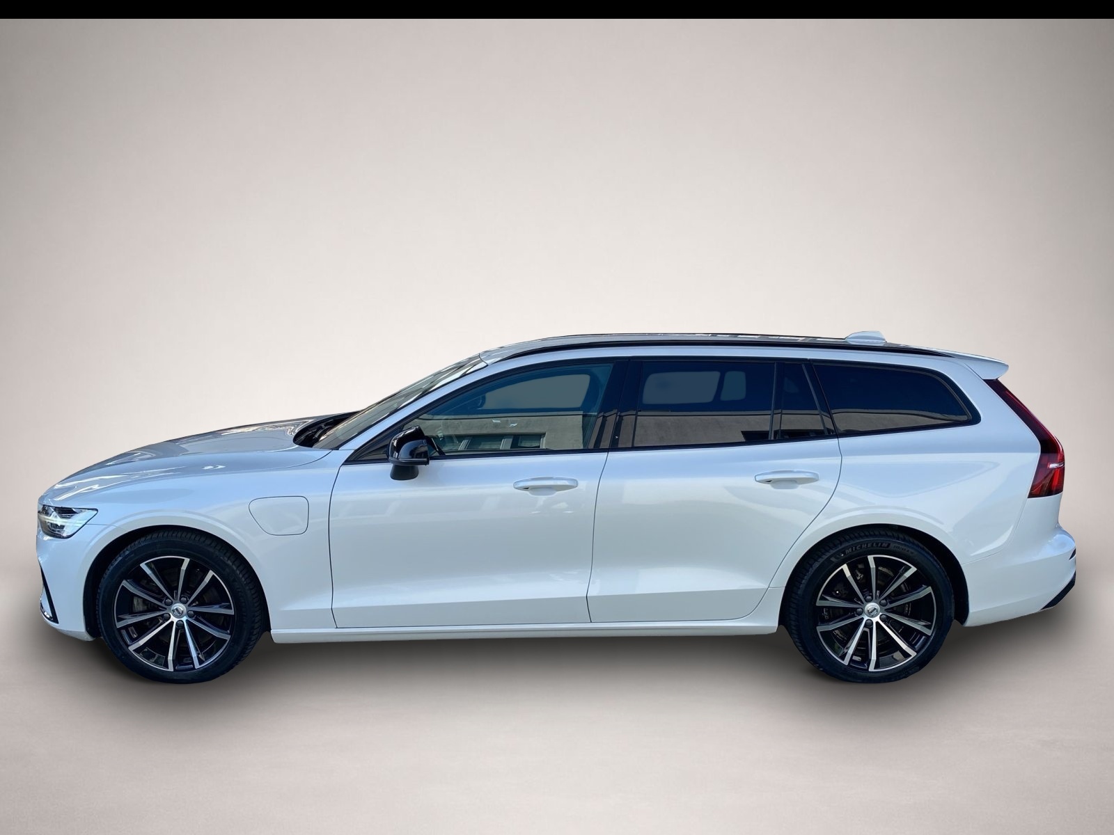 Bild 2 Volvo V60 Kombi T8 Plus Dark Recharge WiPa*LED*DAB+*