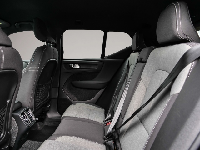Bild 6 Volvo XC40 Plus Black Edition 2WD StandHZG Digitales C