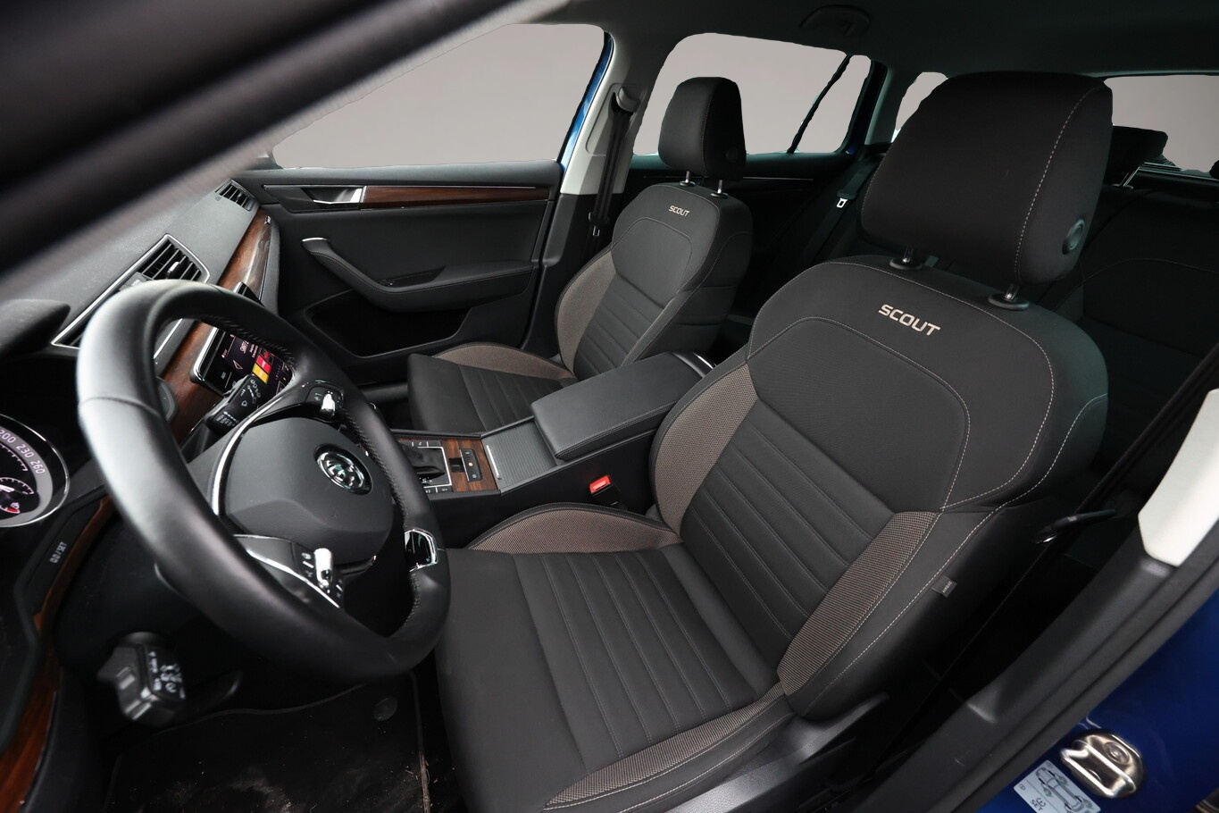 Bild 5 Skoda Superb Combi 2.0 TDI 200 DSG 4x4 Scout LED Nav