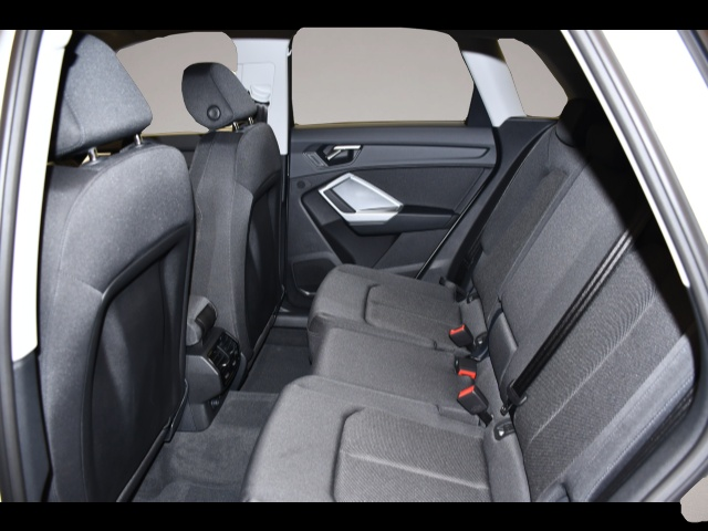 Bild 6 Audi Q3 35 TFSI S tronic advanced LED/SpoSi/AHK