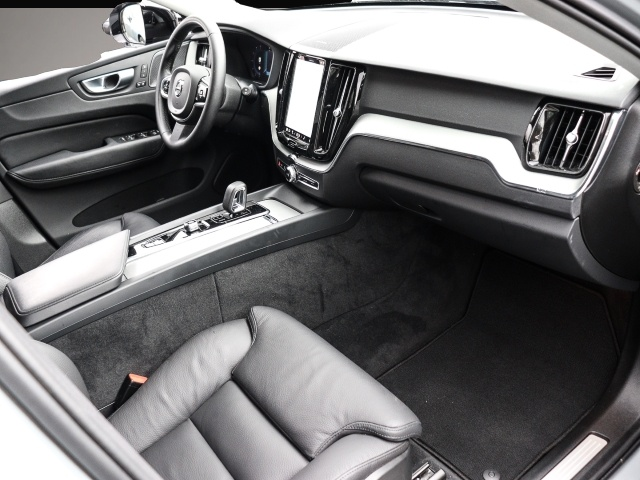 Fotografie des Volvo XC60 Plus Dark 2WD Digitales Cockpit Memory Sitz