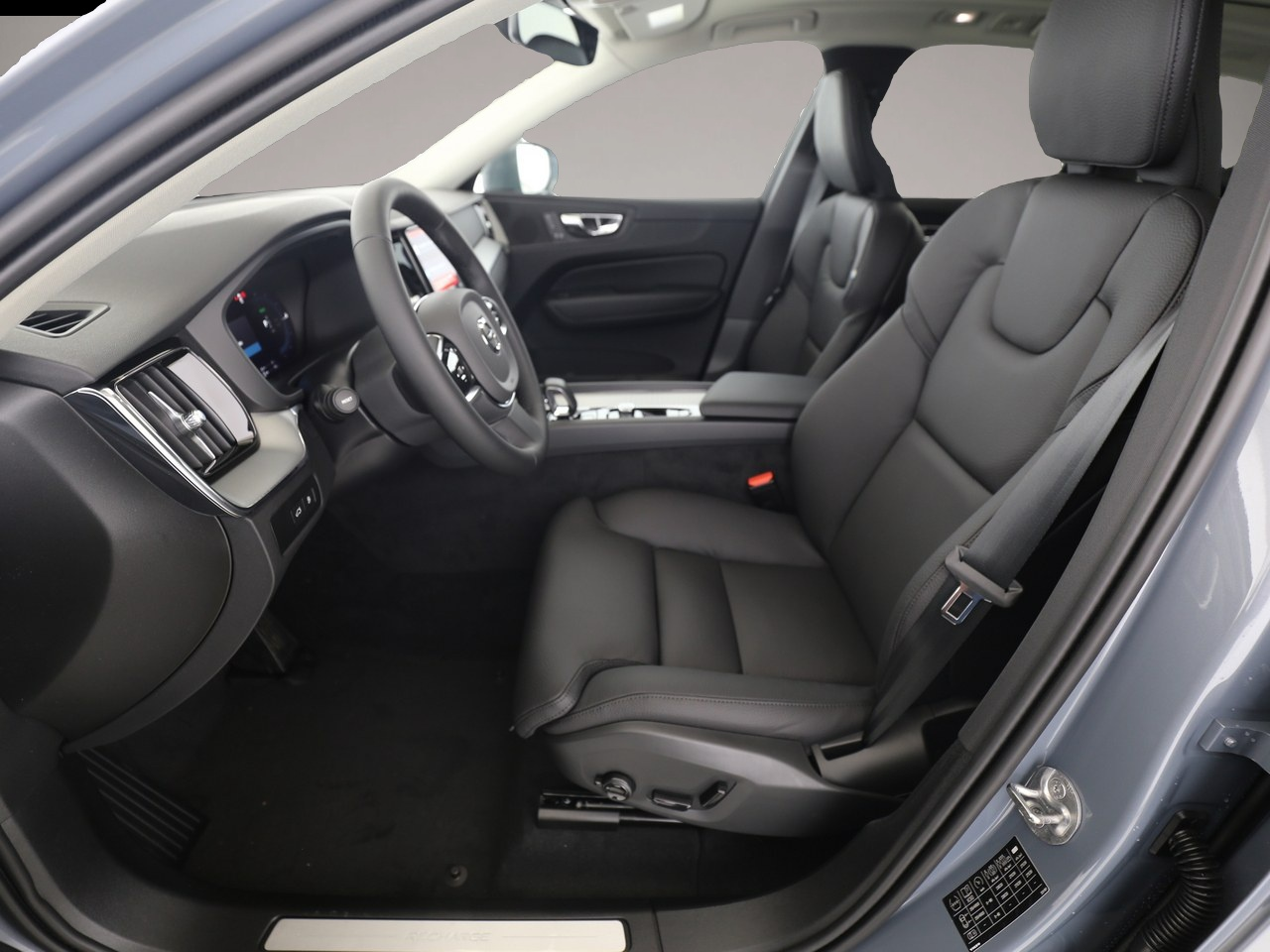 Bild 3 Volvo XC60 Plus Bright Recharge Plug-In Hybrid AWD T8