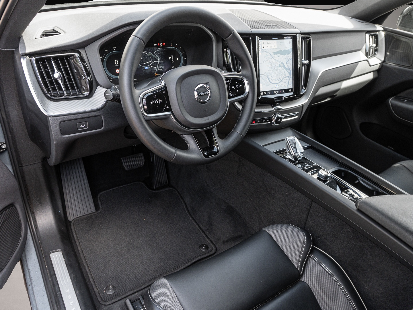 Fotografie 7 des Volvo XC60 Plus Dark 2WD StandHZG Leder Digitales Cock