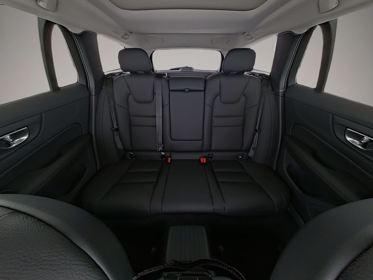 Fotografie 5 des Volvo V60 Kombi Ultra Dark Recharge Plug-In Hybrid AWD