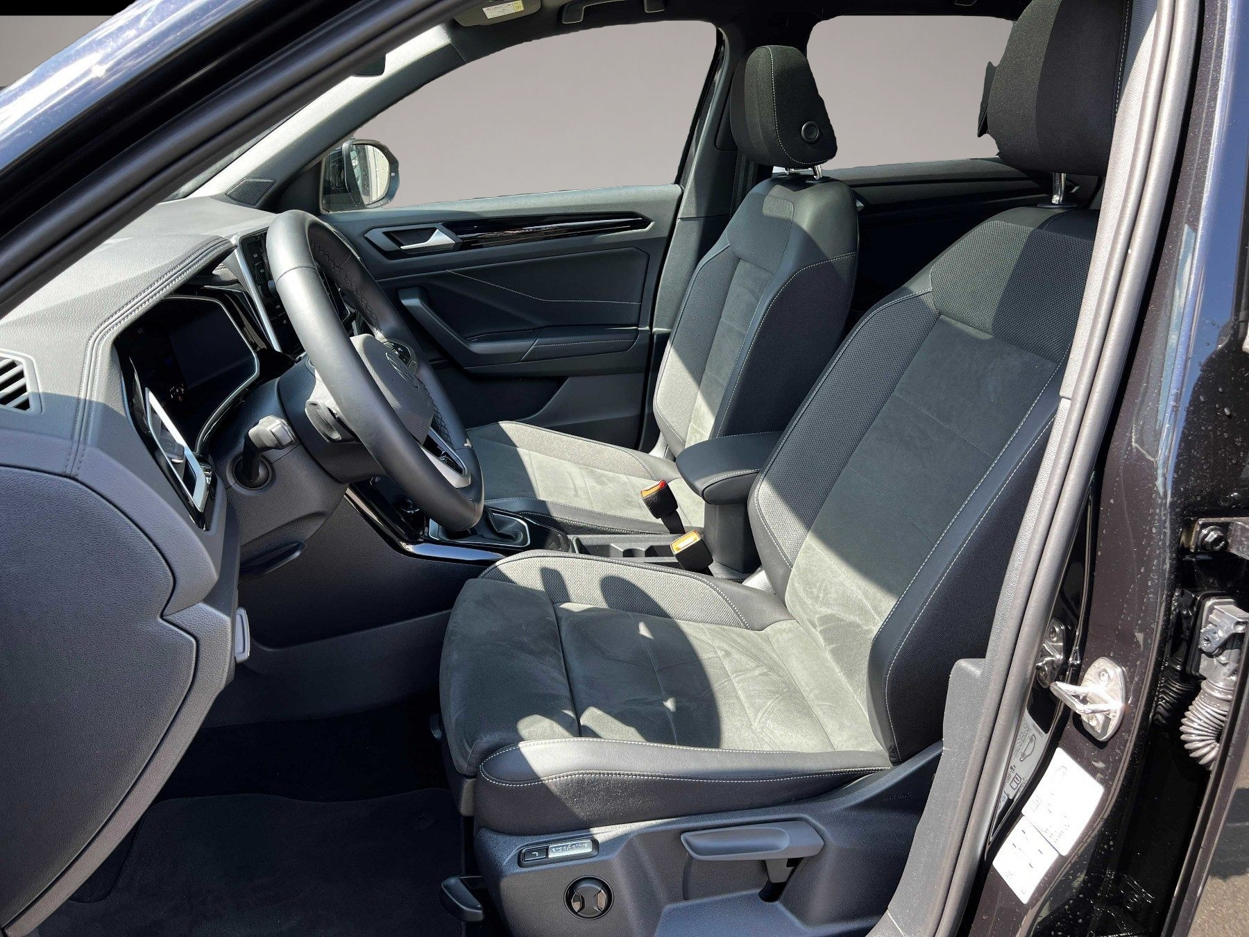 Bild 5 Volkswagen T-Roc 2.0 TDI SCR DSG R-Line AHK Pano IQ.Drive
