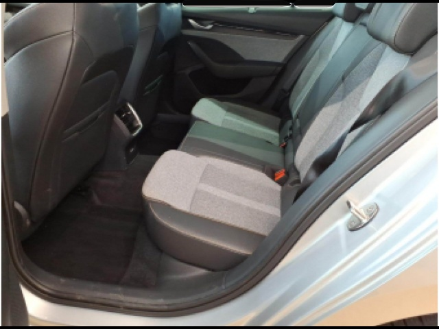 Bild 3 Skoda Octavia Combi 2.0 TDI DSG Tour *AHK*Pano*360°*Me