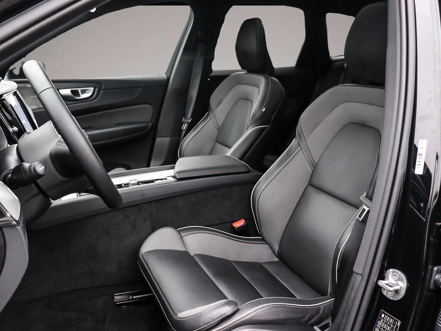 Bild 6 Volvo XC60 Plus Dark Recharge Plug-In Hybrid AWD T8 Tw