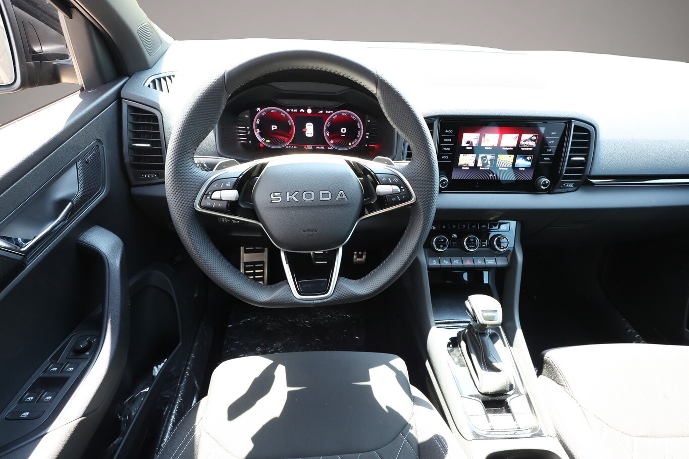 Bild 6 Skoda Karoq DSG Sportl Pano Matrix Nav 360° Canton ACC