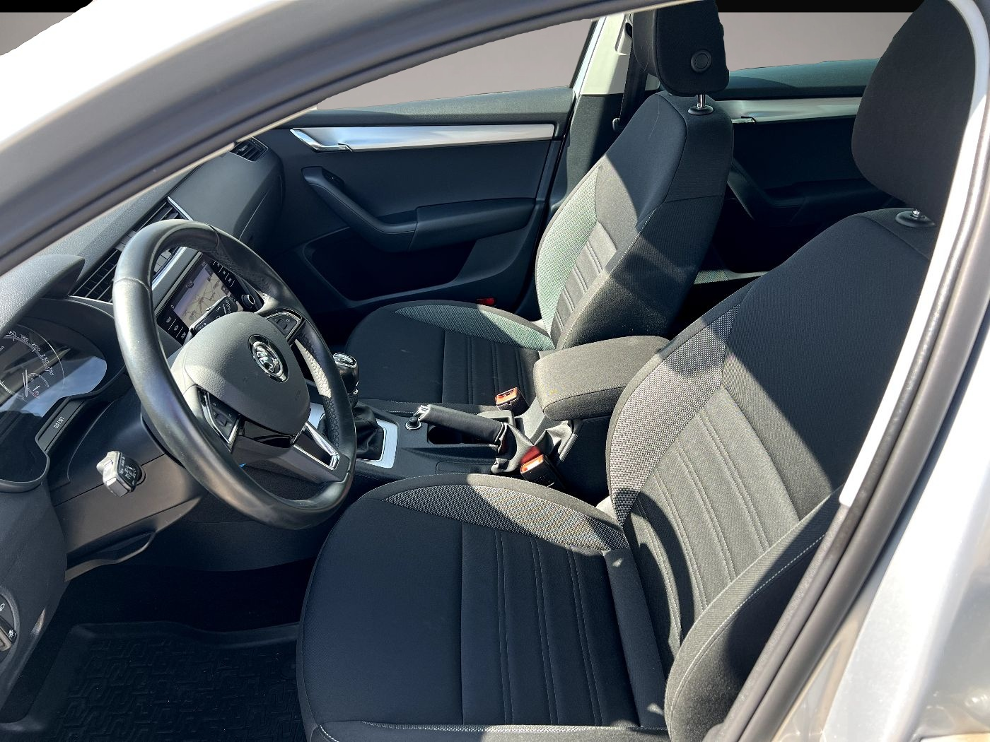 Bild 7 Skoda Octavia Combi 2.0 TDI Ambition *Navi PDC DAB*