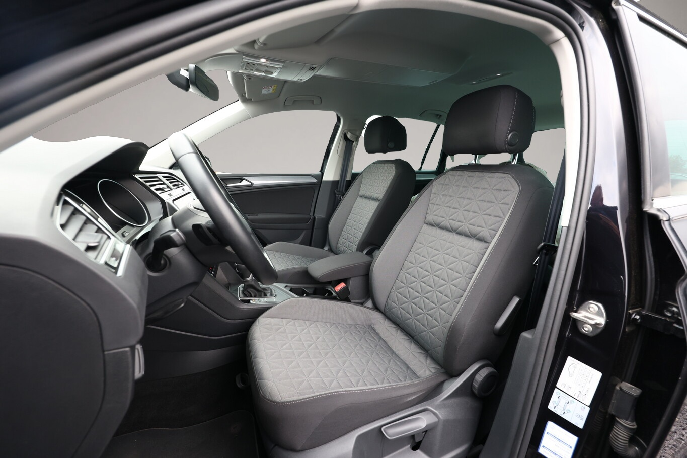 Bild 5 Volkswagen Tiguan 1.5 TSI 150 DSG Life LED PDC SHZ ACC 17Z