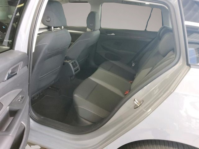 Bild 4 Volkswagen Golf 8 VIII Variant 1.5 eTSI DSG Active Matrix/A