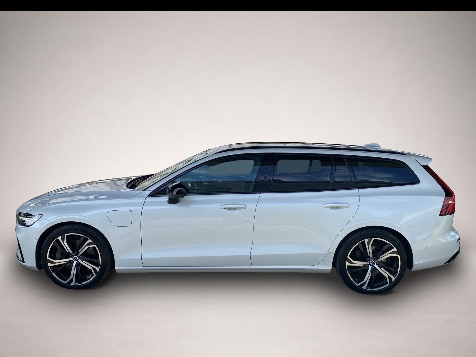 Bild 2 Volvo V60 Kombi T8 Ultra Dark Recharge LED*DAB*Navi*
