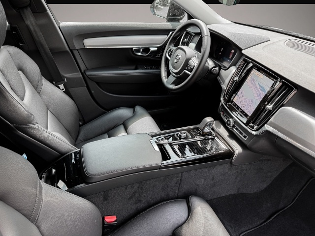 Bild 3 Volvo V90 Kombi Core Recharge Plug-In Hybrid AWD Stand