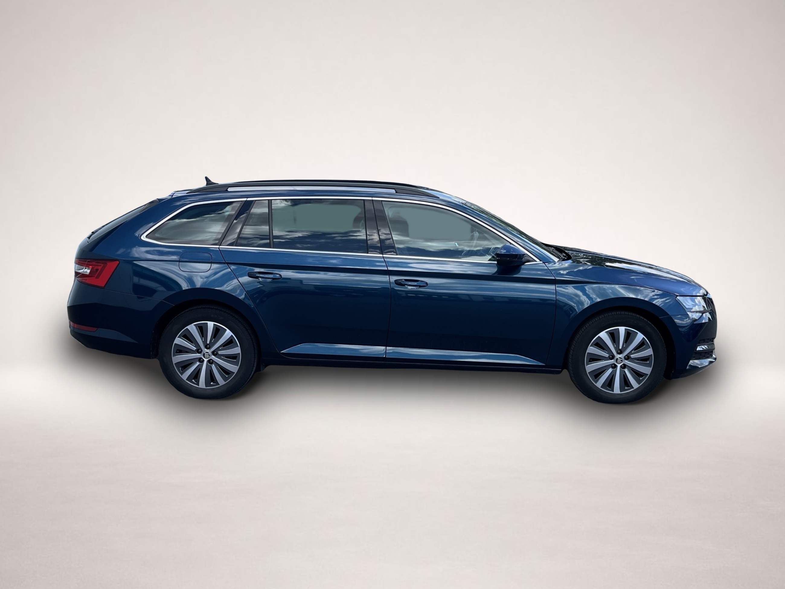 Bild 4 Skoda Superb Combi 2.0 TDI DSG Ambition Navi ACC 4xSHZ