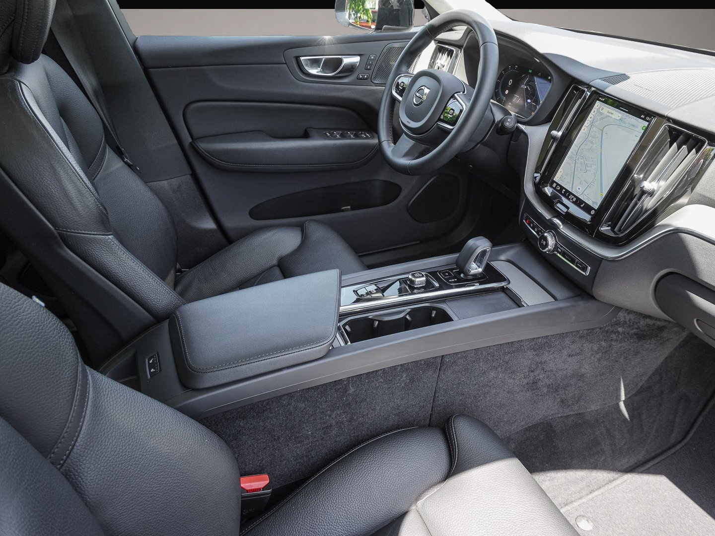 Bild 6 Volvo XC60 B4 2WD Plus Dark AHK LED Pano
