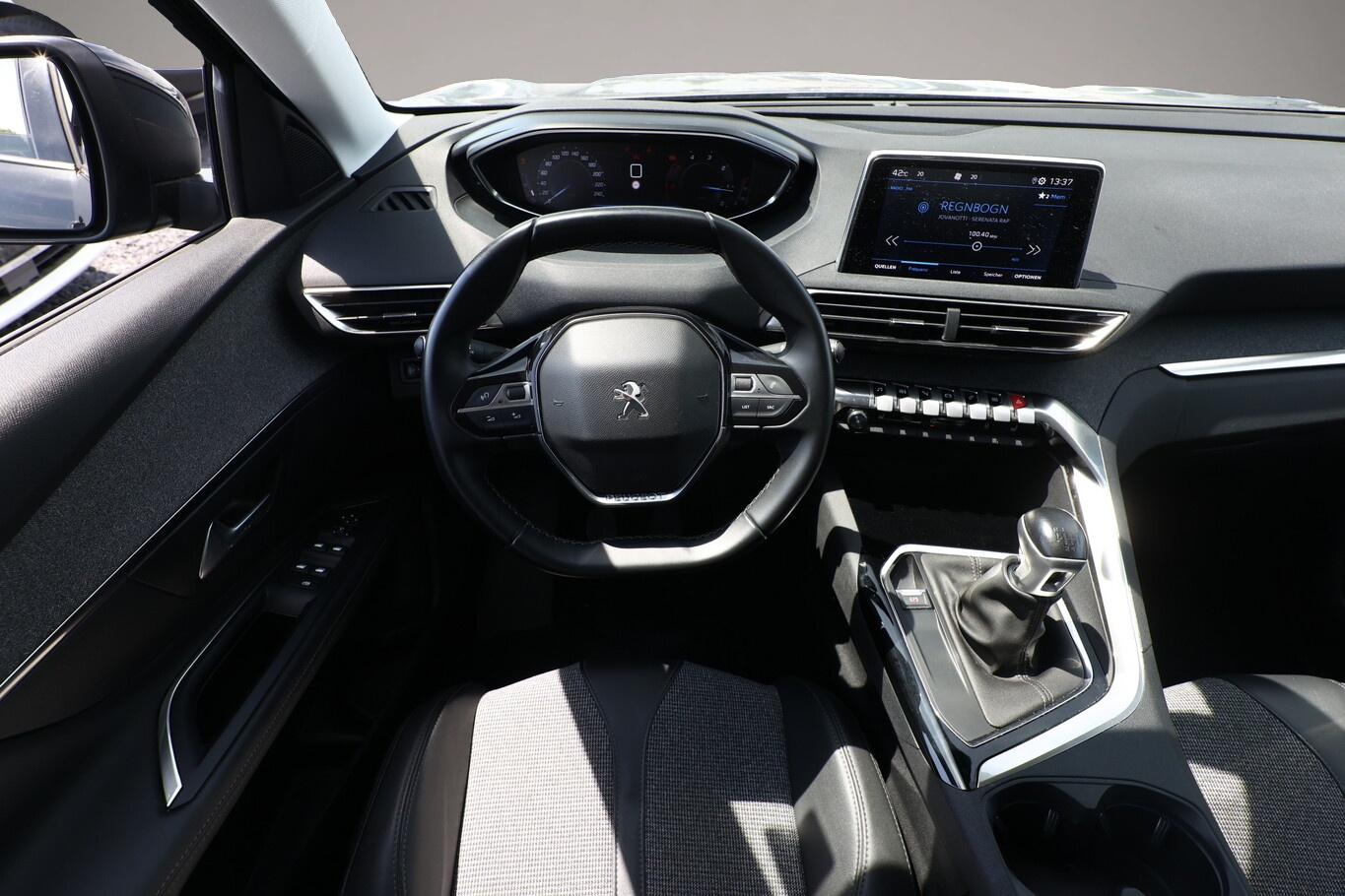 Fotografie des Peugeot 3008 1.5 BlueHDi 130 Allure PDC Kam SHZ LM18Z