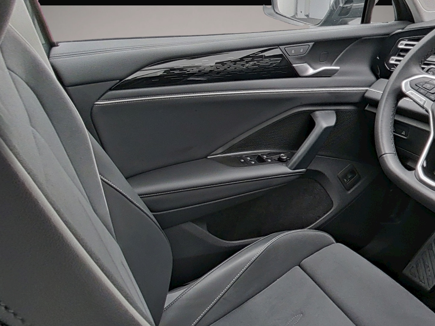 Bild 5 Volkswagen Tiguan 1.5 eTSI DSG Elegance AHK NAVI ALU19