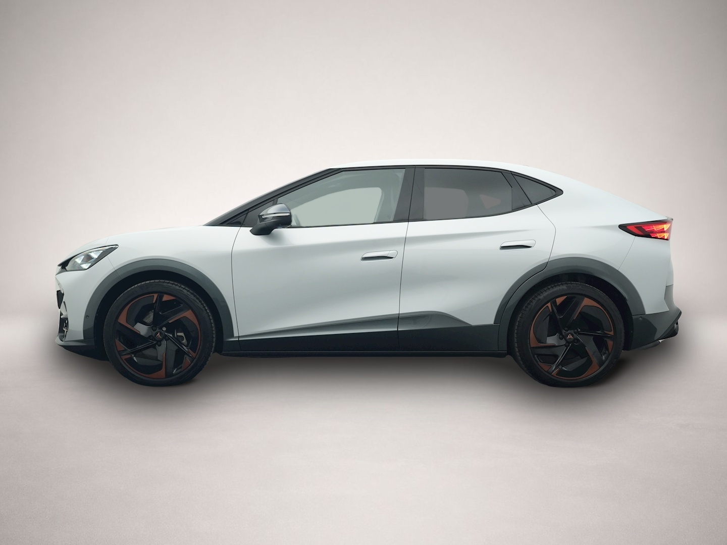Fotografie 2 des Cupra Tavascan 4x4 VZ Adrenaline PANO NAVI KAMERA HuD