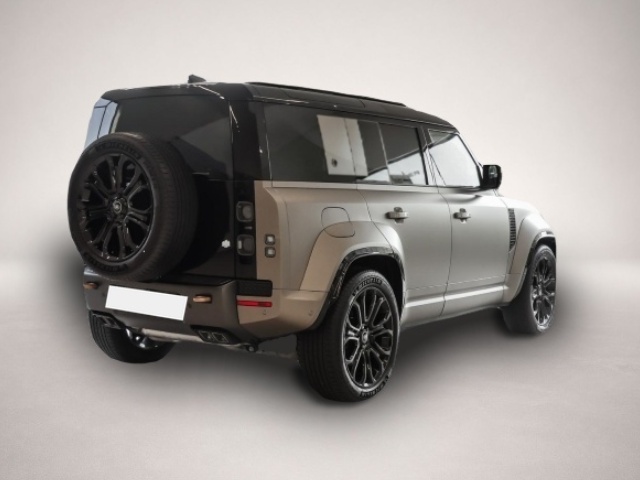 Fotografie 2 des Land Rover Defender V8 110 4.4 Benzin P635 OCTA HUD El. Pan