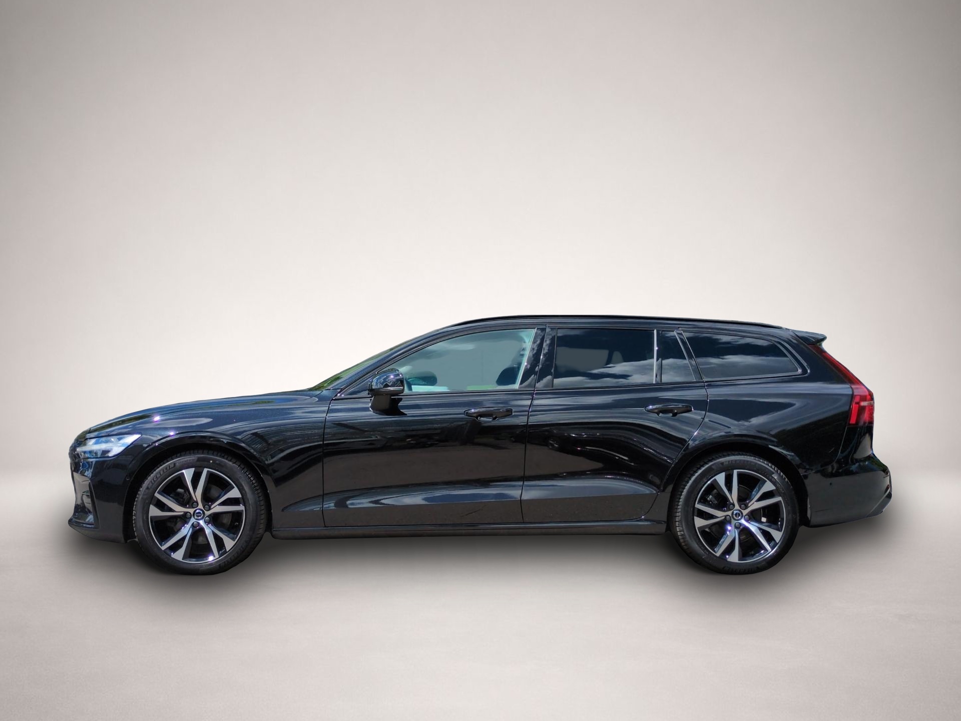 Fotografie 6 des Volvo V60 B4 (Benzin) Plus Dark Automatik Bluetooth Na