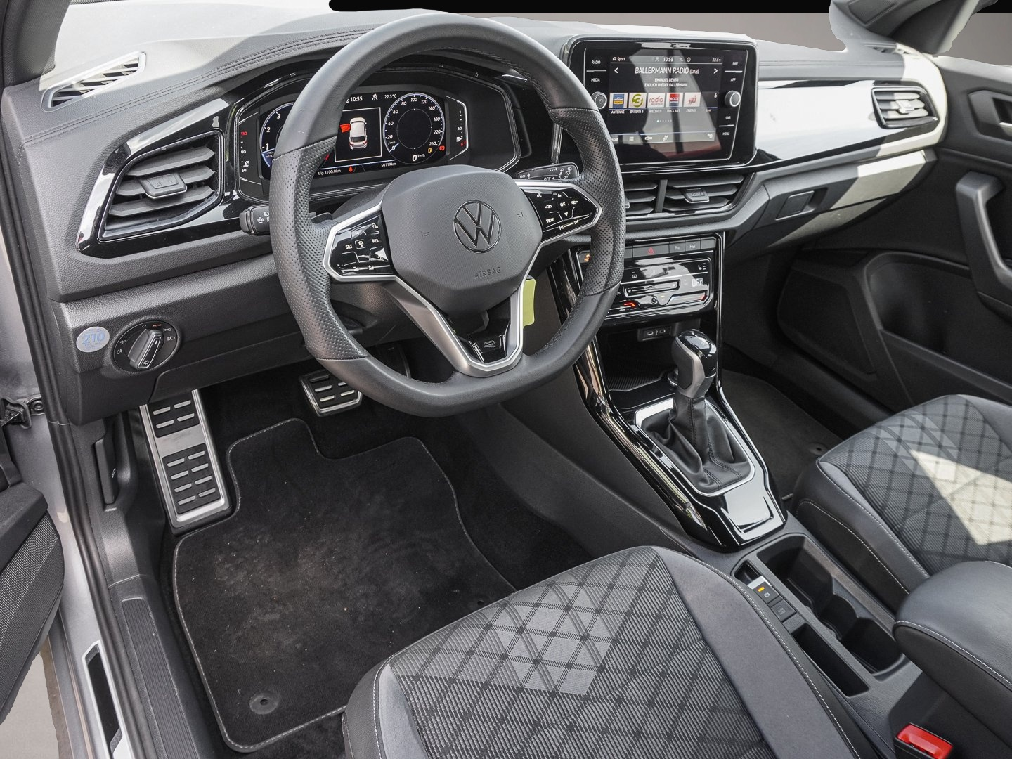 Fotografie 7 des Volkswagen T-ROC 1.5 TSI DSG R-Line