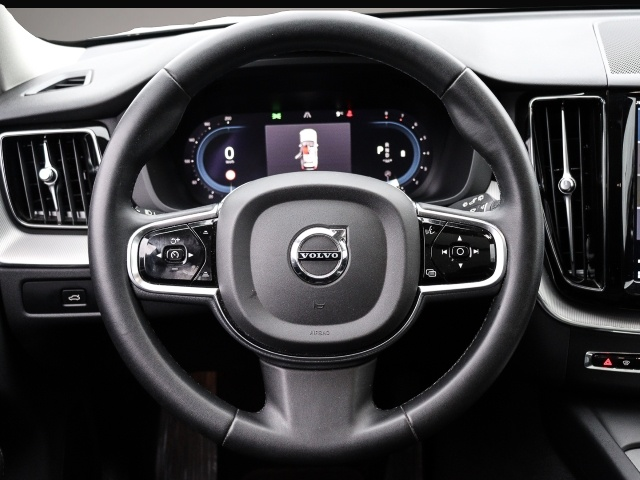 Bild 5 Volvo XC60 Plus Dark 2WD AHK El. Panodach Digitales Co