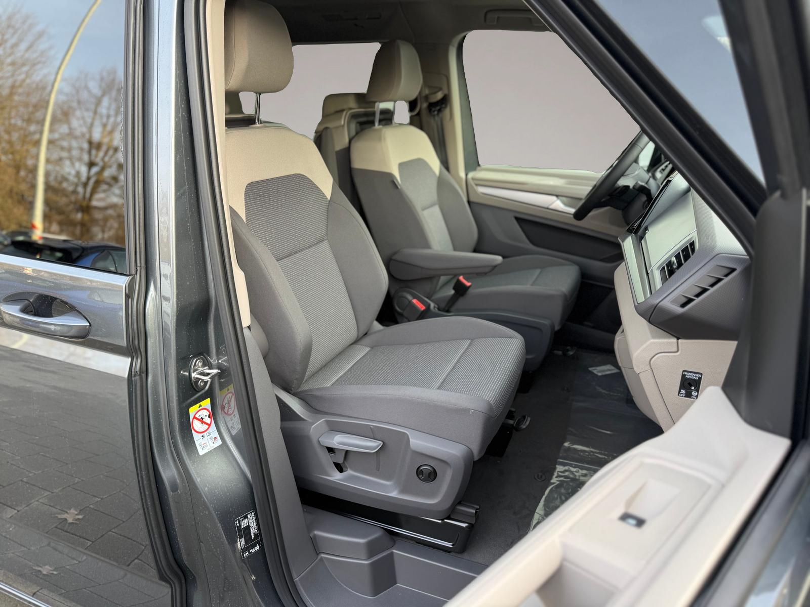 Bild 4 Volkswagen T7 Multivan langer ÜH 2.0 TDI, DSG AHK*7 Sitz*NA