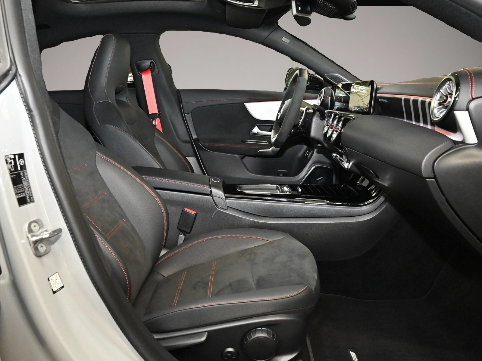 Bild 2 Mercedes-Benz CLA 45 AMG