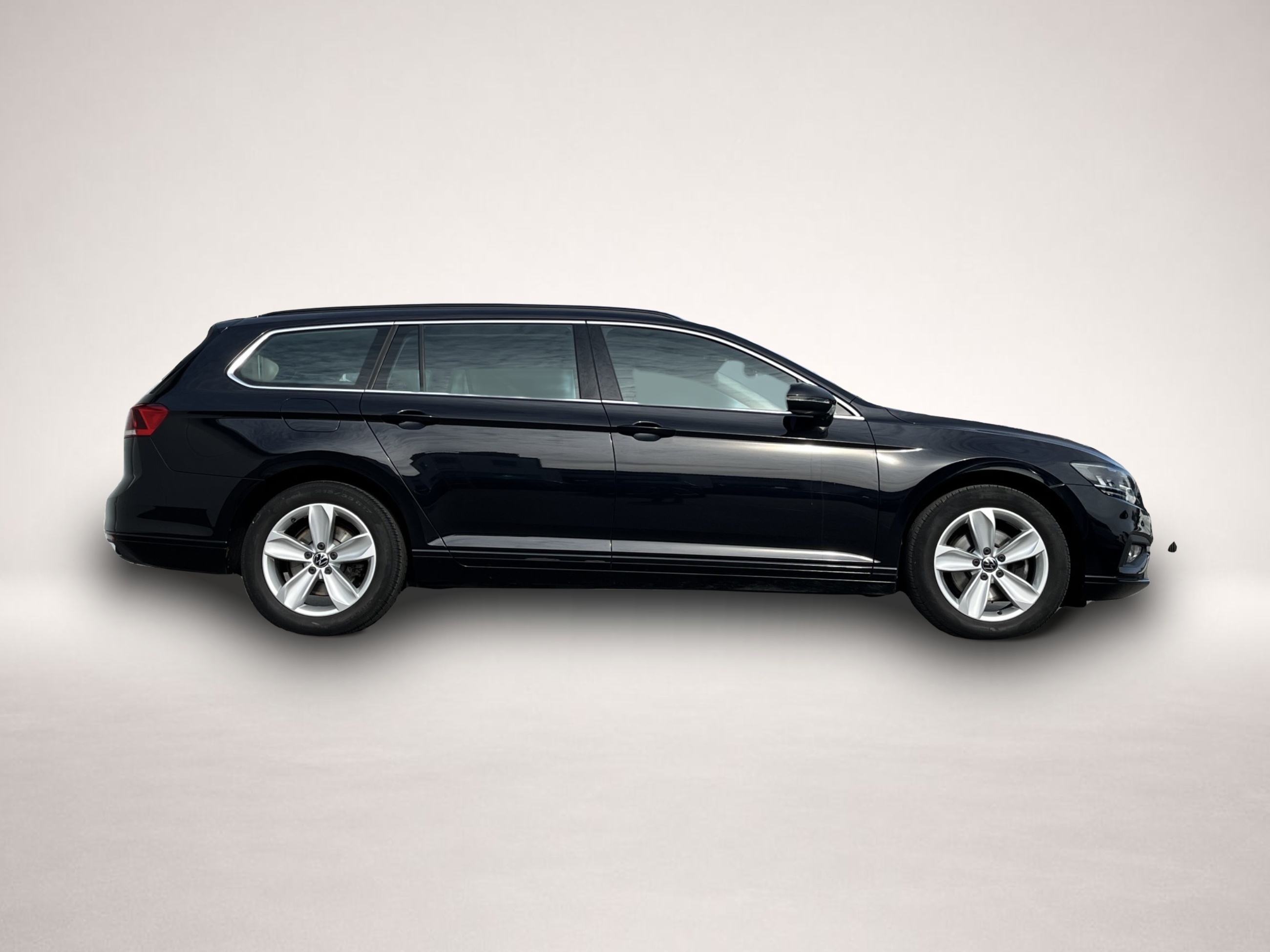 Fotografie des Volkswagen Passat Variant 2.0 TDI DSG 4Motion Business AHK
