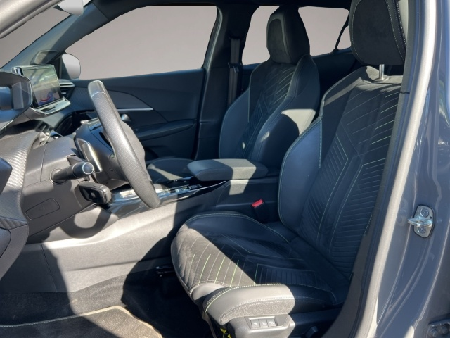 Bild 7 Peugeot 2008 GT PT 130 EAT8 Navi Alcantara 360 Kamera L