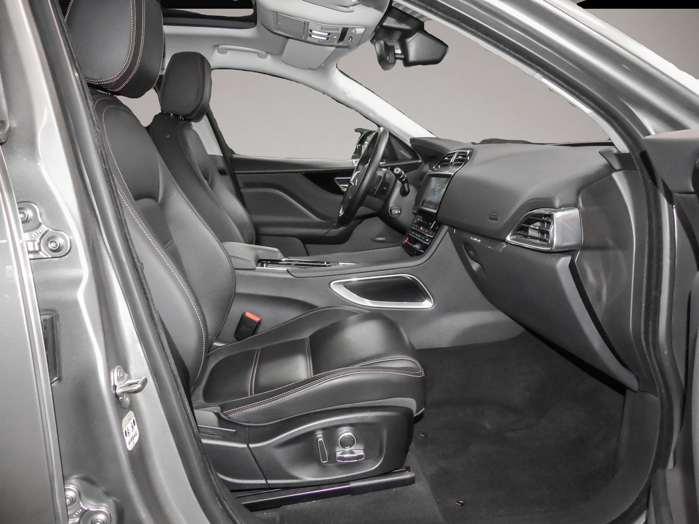 Bild 3 Jaguar F-Pace Prestige AWD 30d EU6d-T Allrad AHK-abnehm