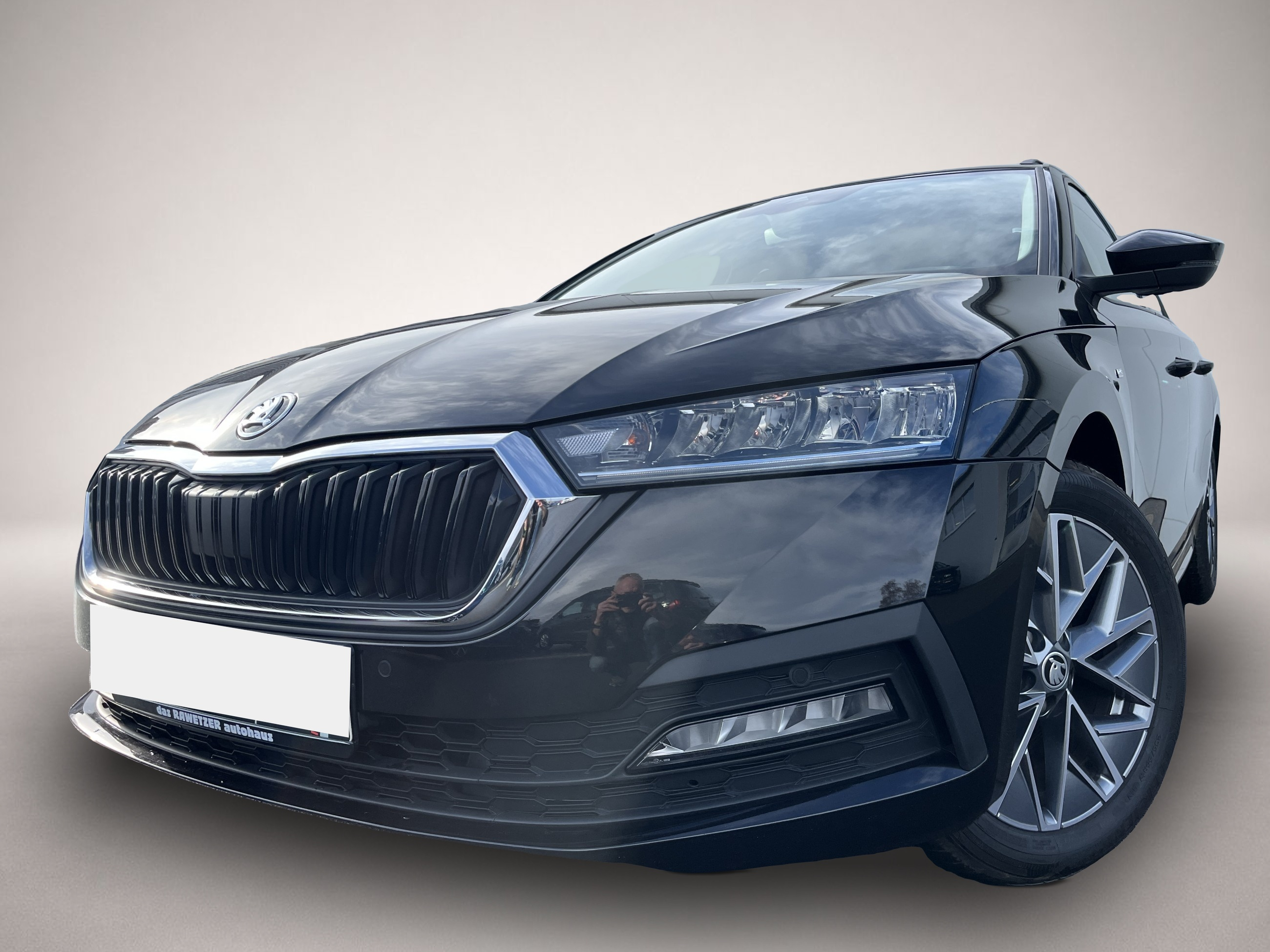 Fotografie 1 des Skoda Octavia Combi 2.0 TDI DSG Ambition Navi ACC LED