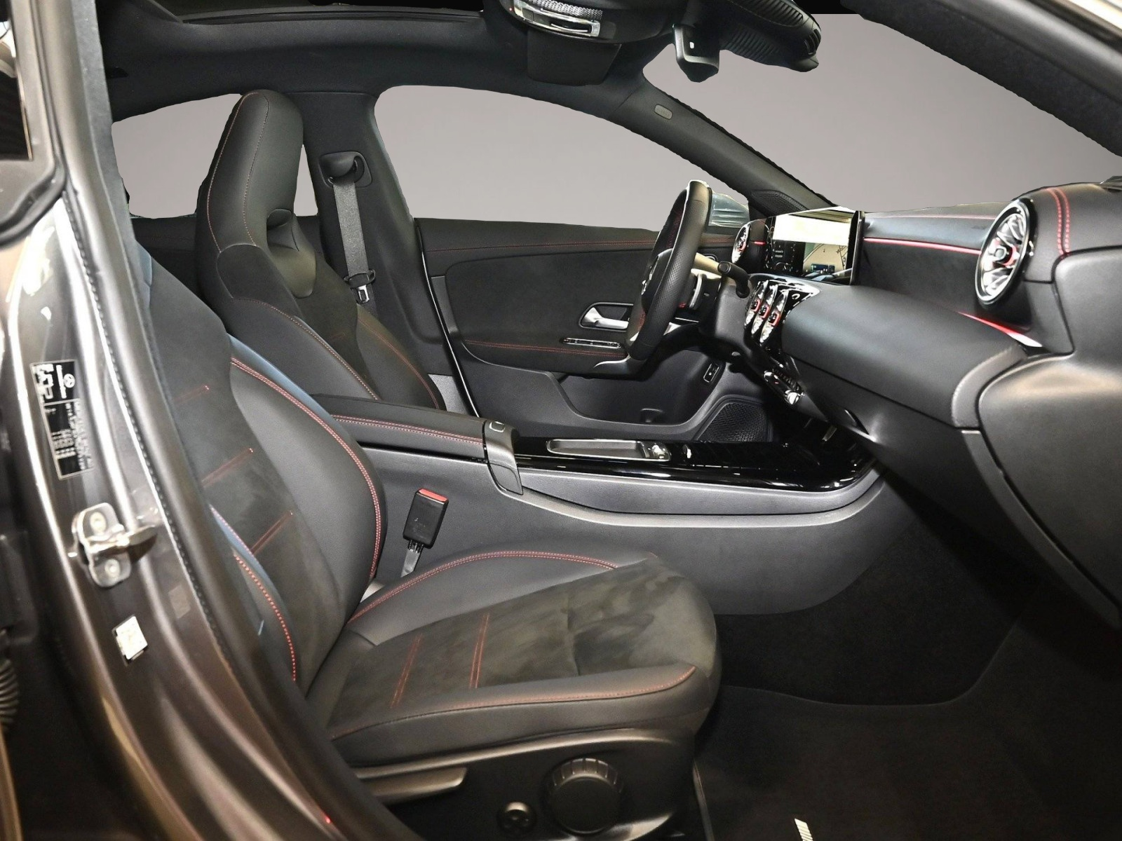 Bild 2 Mercedes-Benz CLA 250