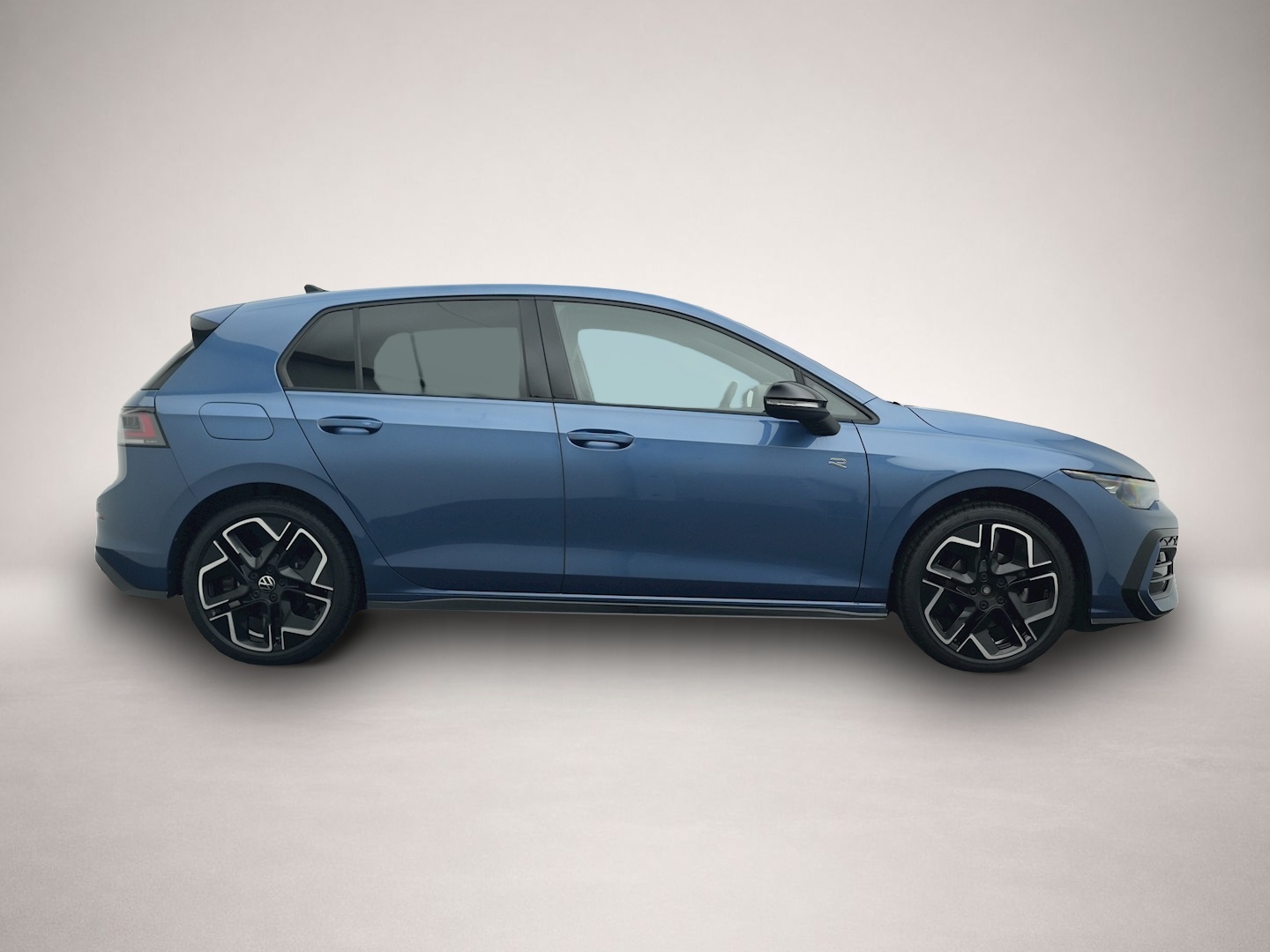 Fotografie 6 des Volkswagen Golf 8 1.5 eTSI DSG R-Line BLACK STYLE PANO AHK