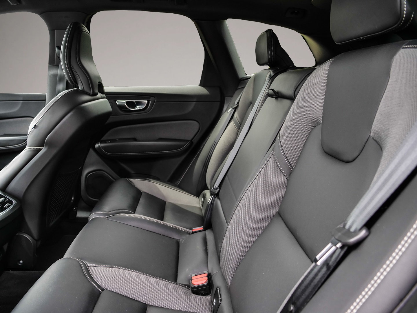 Bild 6 Volvo XC60 R Design 2WD HUD El. Panodach Leder Digital