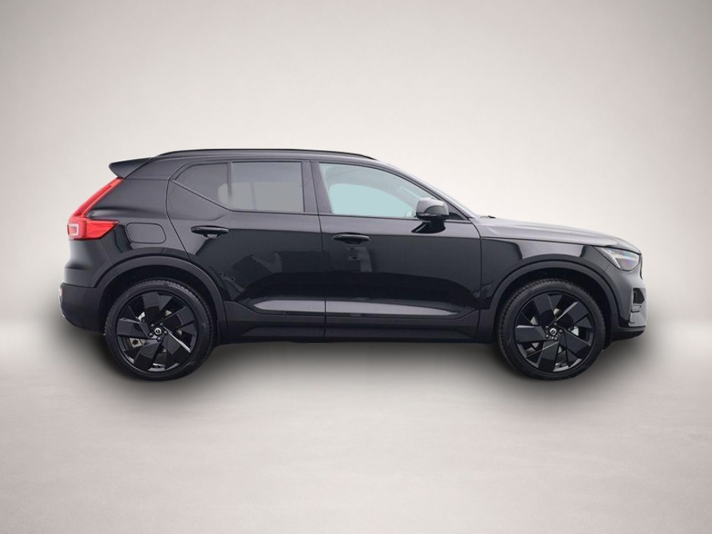 Fotografie 4 des Volvo XC40 2.0 Black Edition Plus B4 Mild-Hybrid 197P