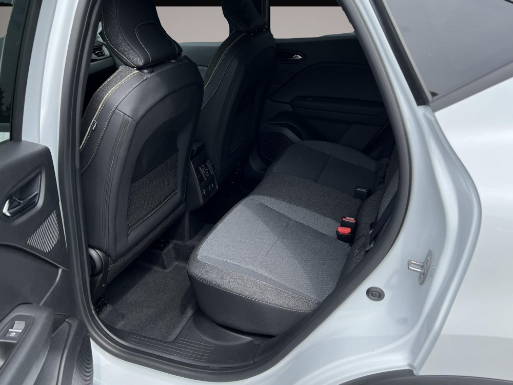 Fotografie 6 des Renault Captur Evolution Hybrid 160 E-Tech Winterpaket